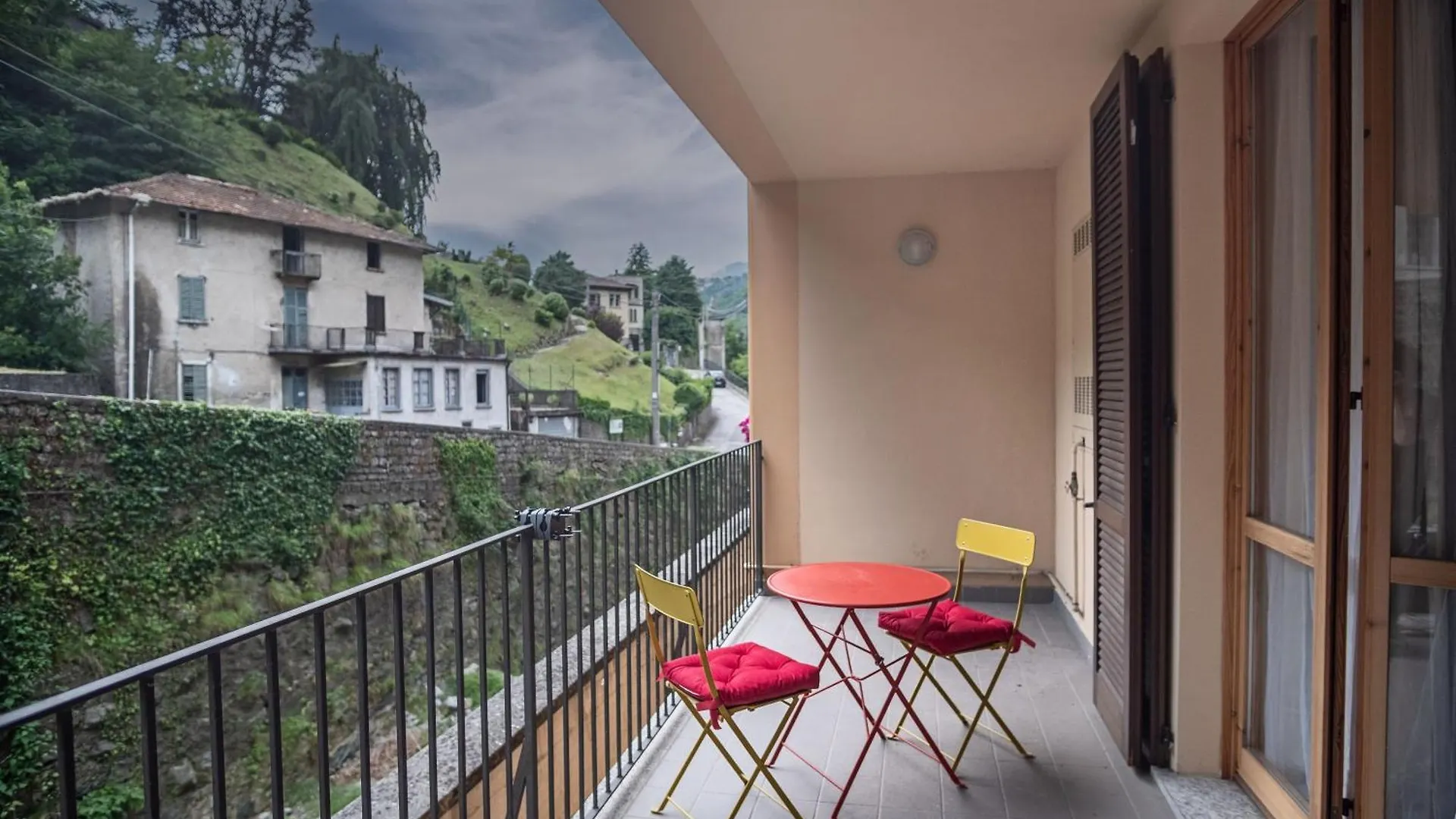 The River Nest Lasnigo Apartment