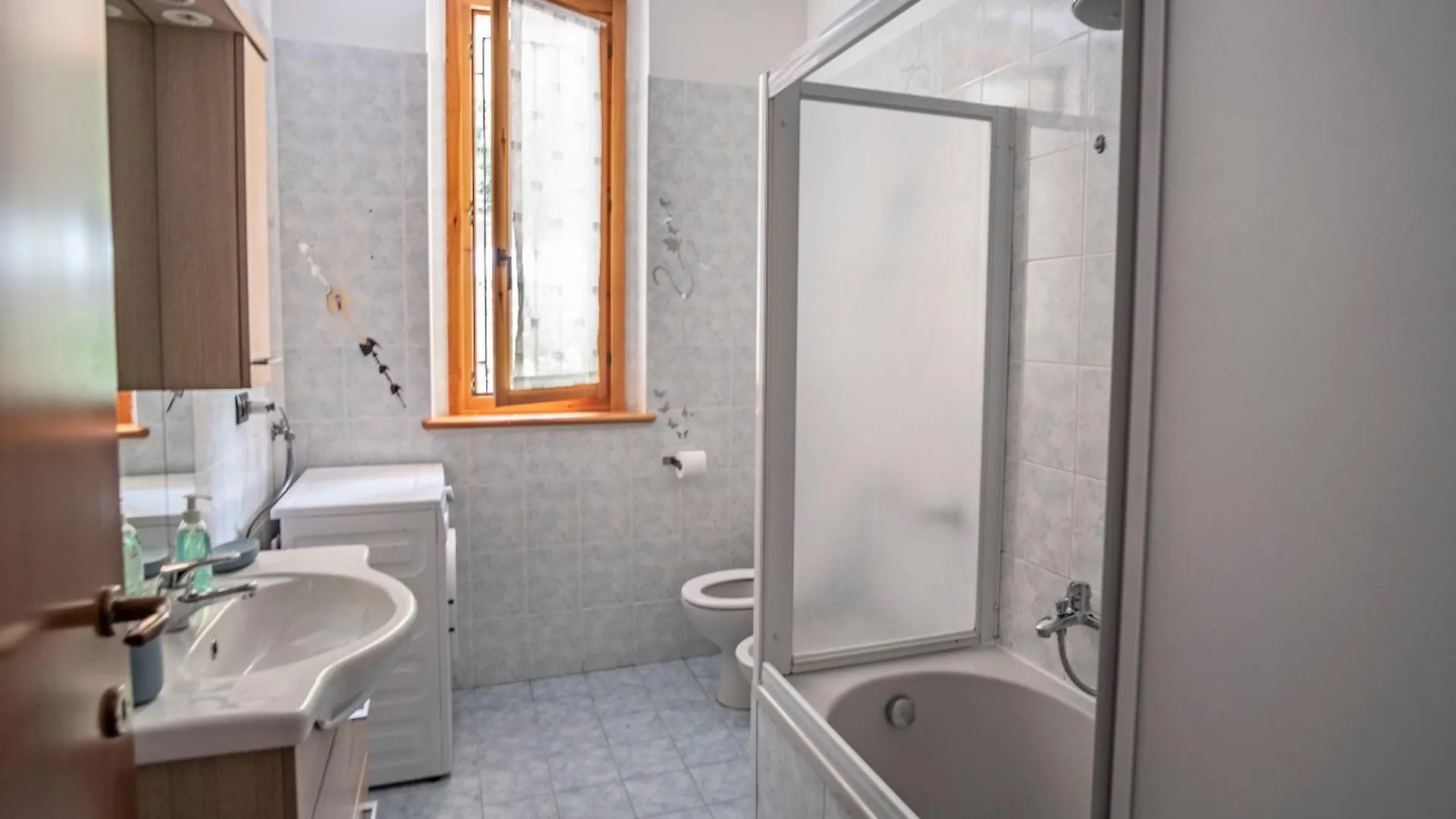The River Nest Lasnigo Apartment